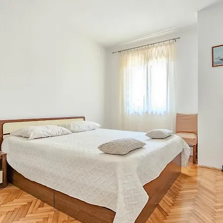 Erika 4 Apartment *