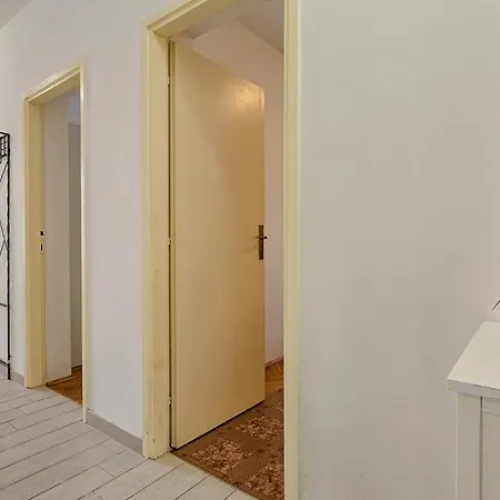 Erika 4 Apartment